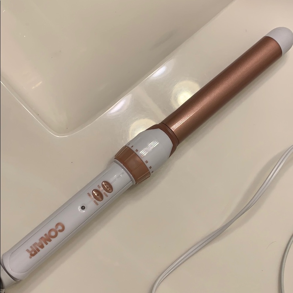 Conair rose gold curling wand. 1” Used once.